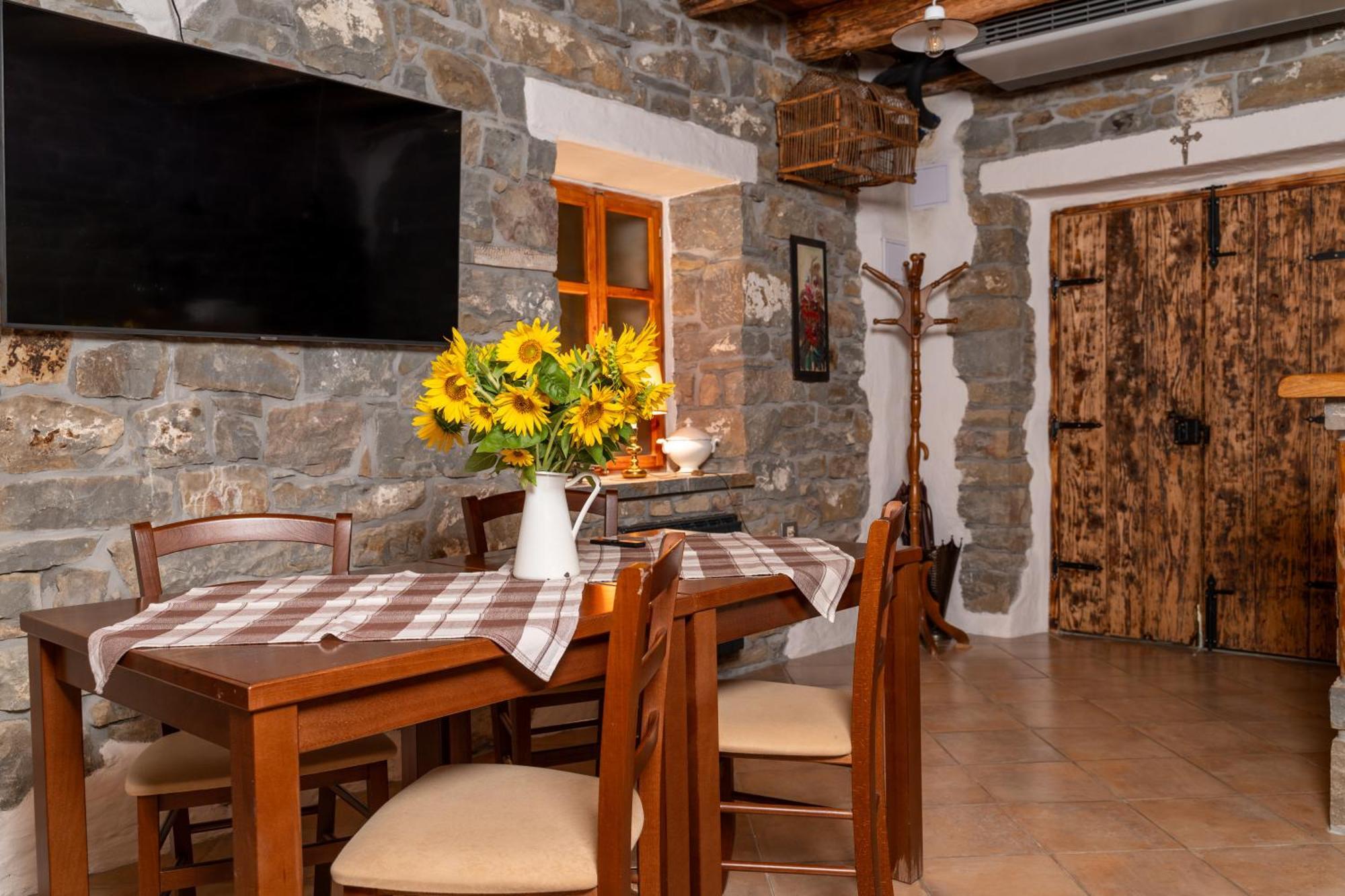 Maison d'hôtes Wine House Rakar à Gračišče Extérieur photo